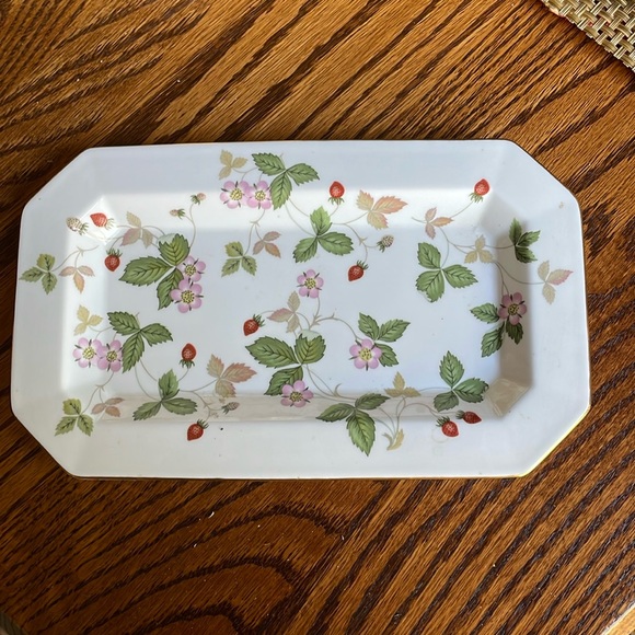Wedgwood Other - Wedgwood "Wild Strawberry" Long Octagonal Rectangular Tray